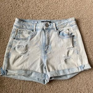 Aero pastel, light washed High wasted shorts.